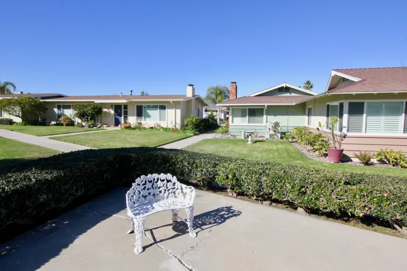 A sunny day in Bay Cliff Village at San Clemente, California