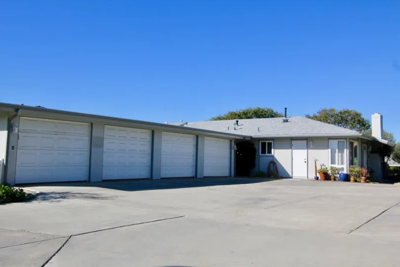 Colony Cove is a senior 55+ community located right next to the beach in San Clemente. Perched on top of a cliff overlooking the ocean on "Camino San Clemente" street in the community of Colony Cove. The properties located here are basically small individ
