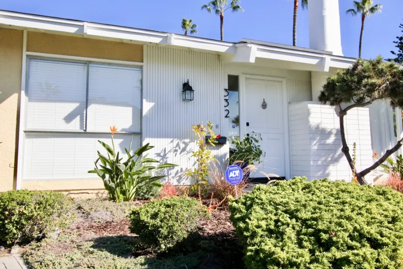 THE 332 APARTMENT IN THE COLONY COVE WITH THE TREES, PLANTS