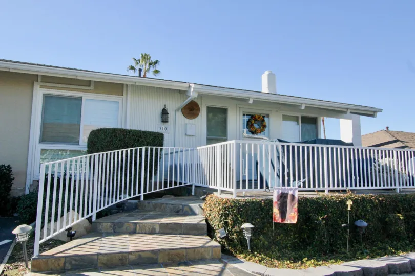 A sunny day in the Colony Cove with BEAUTIFUL GARDEN and ATMOSPHEARE