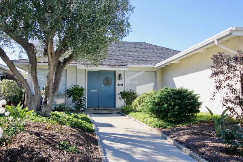 A nice looking ranch house on a clear sky/sunny day located in the Colony Cove community. Located in San Clemente, California