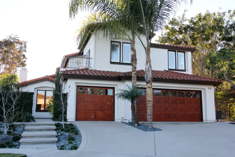 Distinctive and impressive entryways with adjacent garages at the Del Cabo Estates