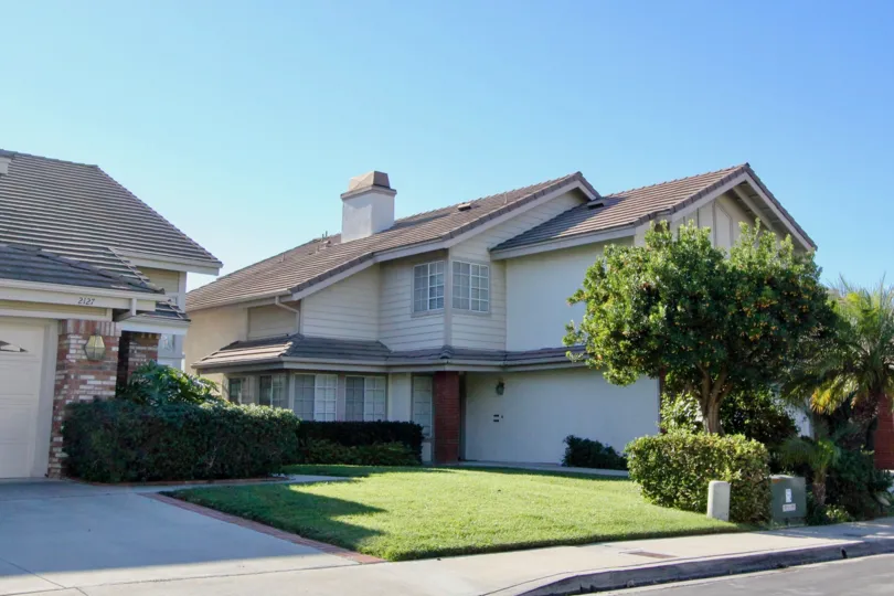 the Highland Light Village house is the brick stone house of the san clemente city in California