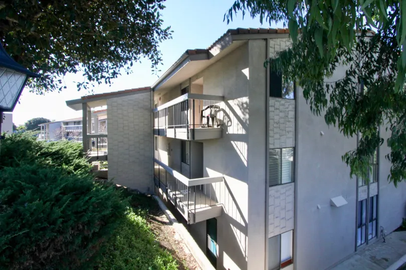 THE HOUSE IN THE HORIZON WITH THE BALCONIS, CHAIR, TREES