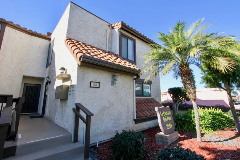 La Ventana, San Clemente, CA. 2805 La Ventana has 4 beds, 3 baths, and approximately 2, 139 square feet. The property has a lot size of 0. 36 acres and was built in 1974. The average list price for similar homes for sale is $516, 288. 2805 La Ventana is i