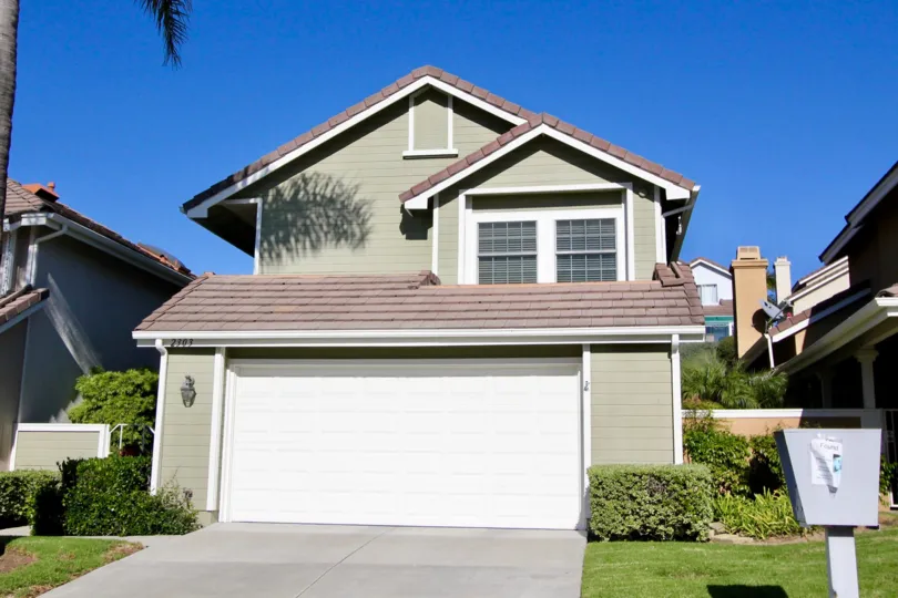 THE 2303 HOUSE IN THE NEW PROVIDENCE WITH THE PLANTS, LAWN