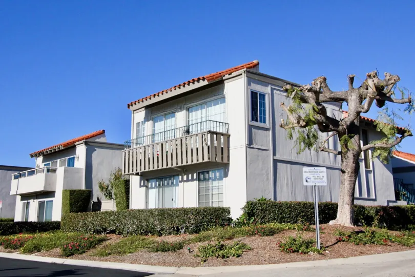 Ocean Hills is situated on the north side of town near the San Clemente theater and Ralph's shopping center which includes the popular Trader Joe's store
