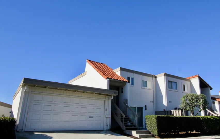Ocean Hills is located in the San Clemente North area of San Clemente, California. Ocean Hills is situated on the north side of town near the San Clemente theater and Ralph's shopping center which includes the popular Trader Joe's store. You truly can wal