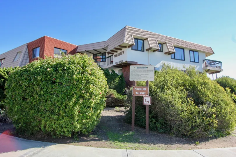 The Parkview Manor is located in the Southwest San Clemente area near the Calafia Beach Park area. This is a prime location for a condo complex that looks directly down into the ocean. The area is well known as the "Lobiero Loop" as the street does a circ
