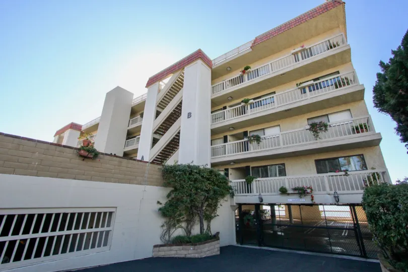 REEF GATE WEST Homes For Sale in San Clemente All REEF GATE WEST homes currently listed for sale in San Clemente as of December 29, 2016 are shown below. To view recently SOLD or SALES of REEF GATE WEST homes, first View Details of any property for sale a
