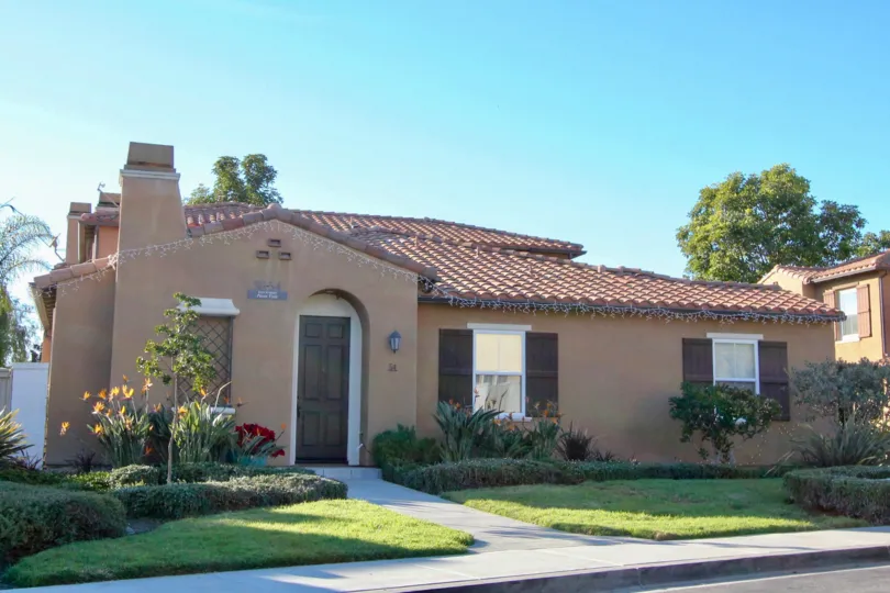 Santalana is a town home community located near the newly built Talega Village shopping center with large town homes than it's neighboring Alassio condo community. Santalana townhouses were built in 2004 with the idea of offering single level and multi le
