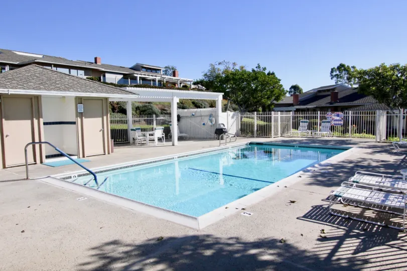 Apartment Homes invites you to enjoy the serenity of 23 acres of lush landscaping in the charming seaside community of Carlsbad, secluded yet also wonderfully close to the I-5 Freeway. Less than one mile to gorgeous, soul-stirring beaches, take in a day a
