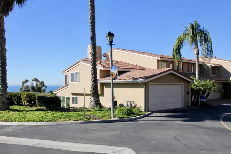 This 3 bedroom home for sale in Seaview Townhomes (st), located in San Clemente, CA wont last long and in today's volatile real estate market. Finding the perfect 3 bedroom home to fit all your needs is just a phone call away.