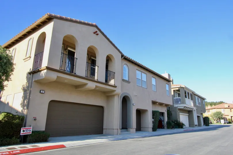 A beautiful community with nice villas and nice over view of Vderano.