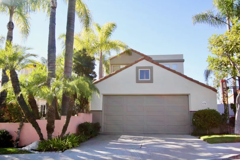 Upstairs master features walk-in closet, ocean view balcony, and bathroom with full tub & shower. Third bedroom is located downstairs. Custom tile flooring, newer carpet & paint throughout. Light, bright, open living room w