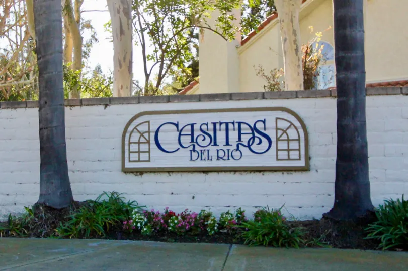 A 1970's style font on a sign reads Casitas Del Rio