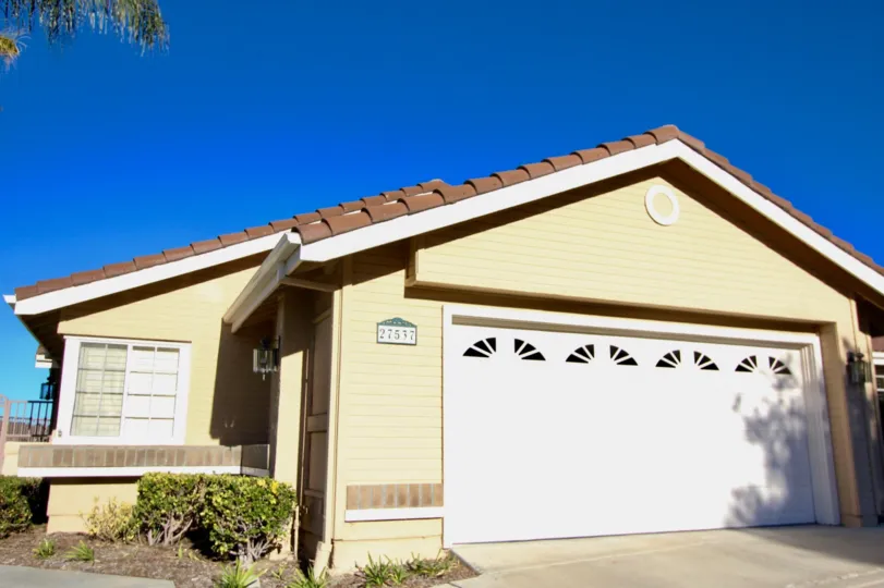 Front driveway at Loma Vista in San Juan Capistrano, CA