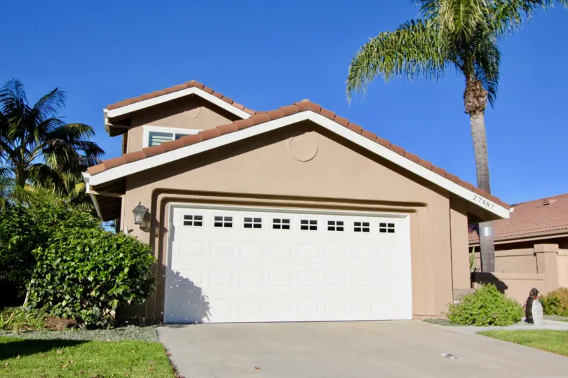THE 27487 FLAT IN THE MESA VISTA SOUTH WITH THE TREES, PLANTS, LIGHT