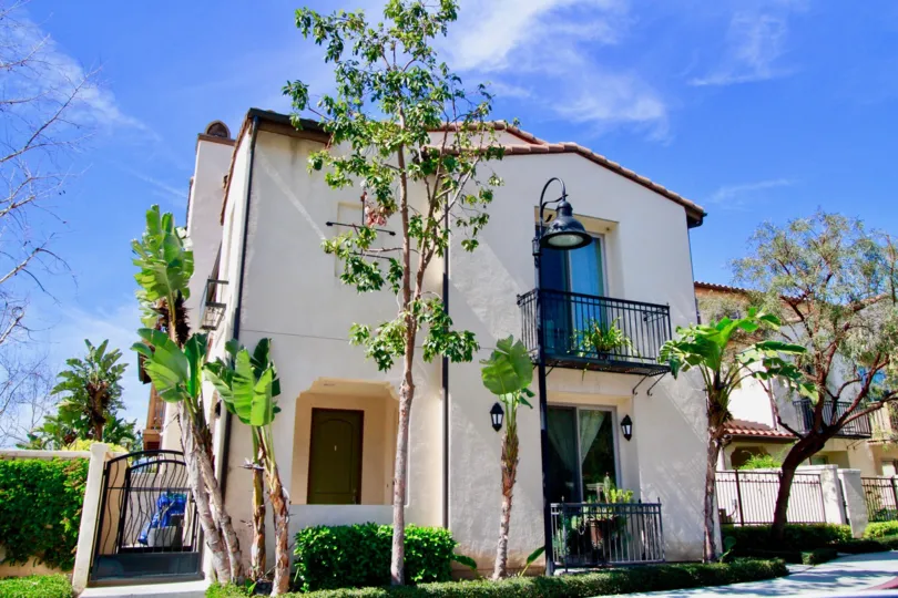 Avenue E Santa Ana California building standing alone like a watercolor painting by an expert