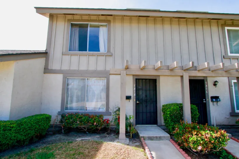BRADFORD PLACE HOUSE VERY BEAUTFUL IS SANTA ANA CALIFORNIA