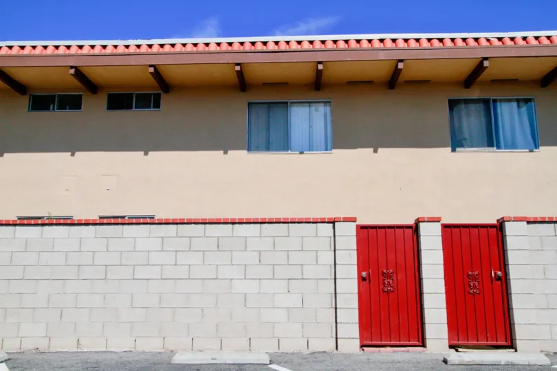 Bristol Place Building House with Attractive Side View Location at Santa Ana city in Califorina