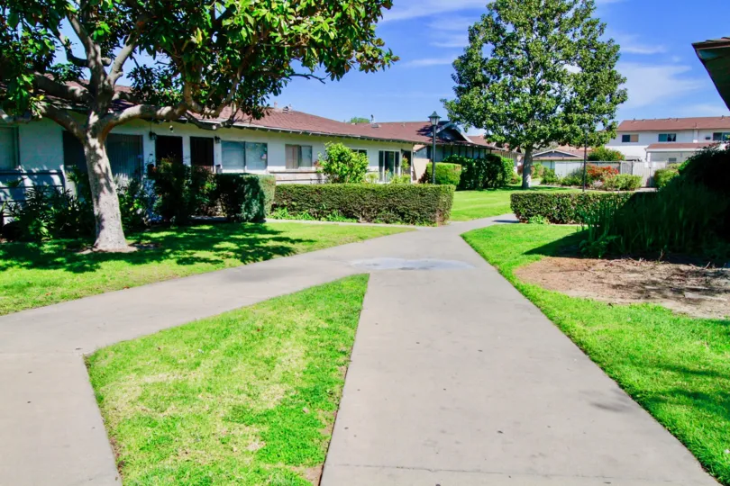 Garden Villas House Building with Attractive Green Park Location at Santa Ana city in Califorina
