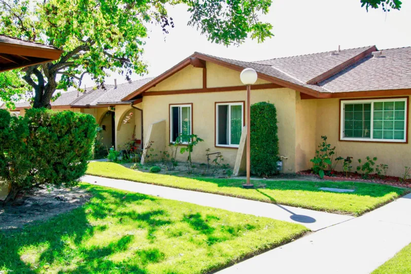 clean and clear in front of the garden with in La Linda Villas