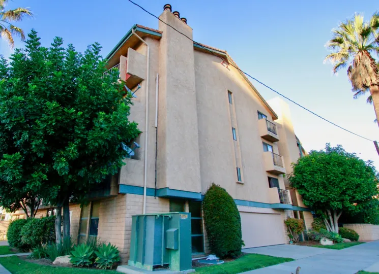 La Plaza Real Building House with Attractive Beautiful at Santa Ana city in Califorina
