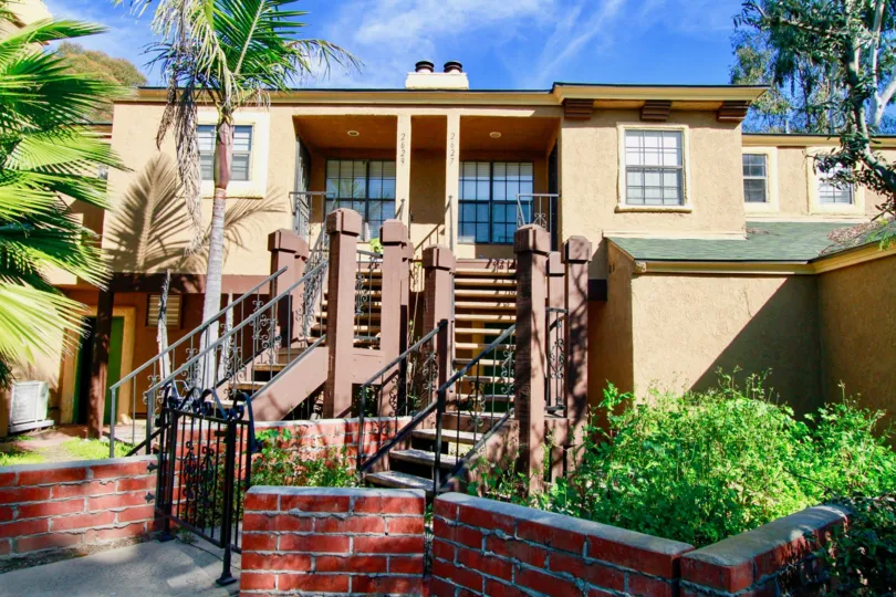 Front View of a home in Los Quatros Condos Community in Santa Ana, California.