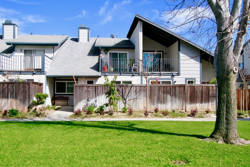 Mountain View House Building with Beautiful Front View at Santa Ana city in Califorina