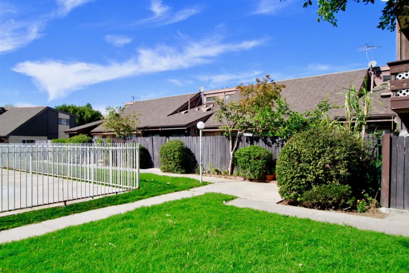 Newhope Garden Building House have Beautiful Green Park at Santa Ana city in Califorina