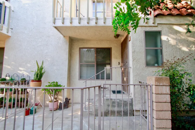 North Broadway Townhomes Building have Beautiful Front View at Santa Ana city in Califorina