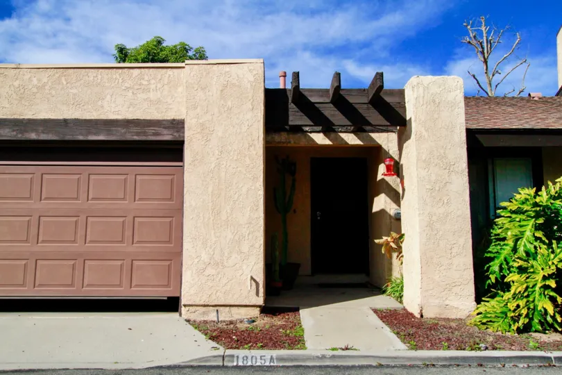 Park Glen House with Beautiful Front View Location at Santa Ana city in Califorina