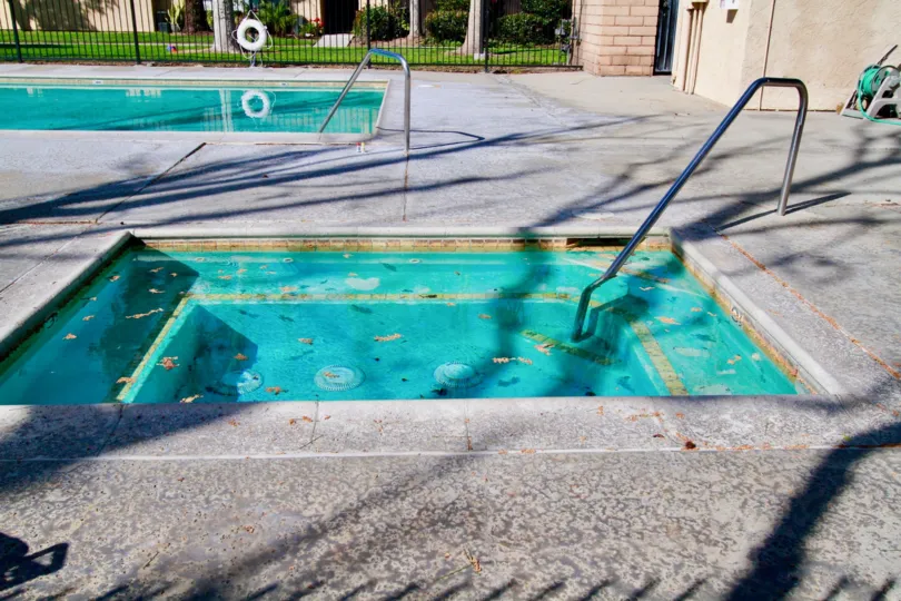 Park Glen House have Beauty Pool at Santa Ana city in Califorina