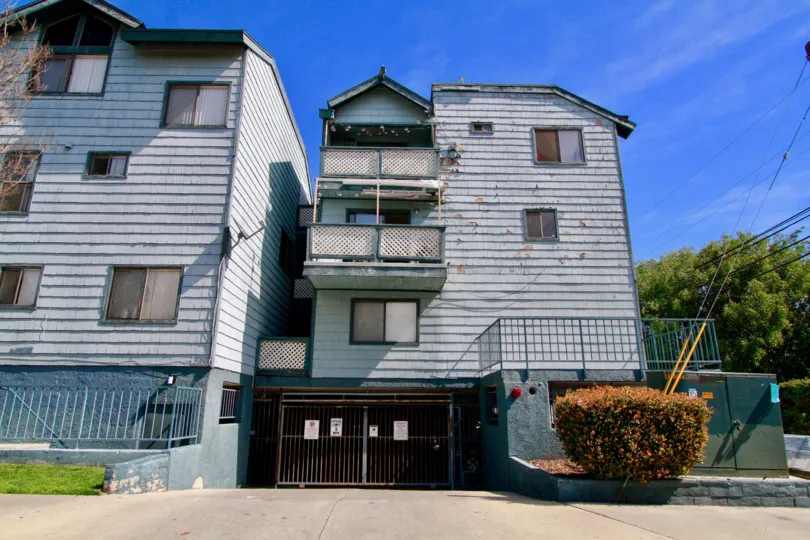 Pine Vista Building House have Attractive Beautiful Location at Santa Ana city in Califorina