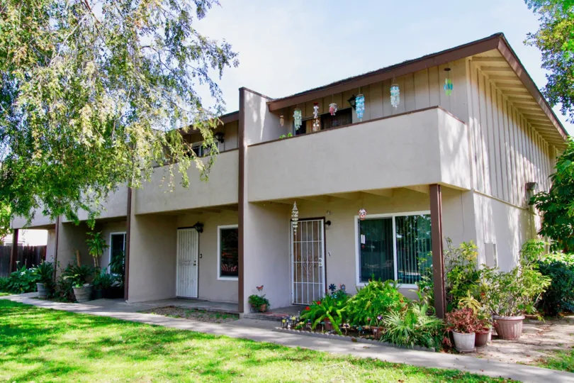Saddlebark Park Villas House Building Attractive Beautiful Location View at Santa Ana city in Califorina