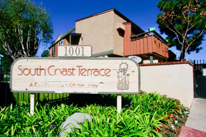 Inside the rocks and greenish grasses in South Coast terrace has a board which has introduction address