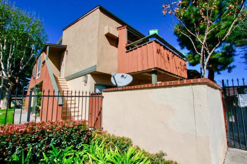 The homes in the south coast terrace is looking like a villa with gardren having lots of trees and plants. And also a sunnyday in the santa ana.
