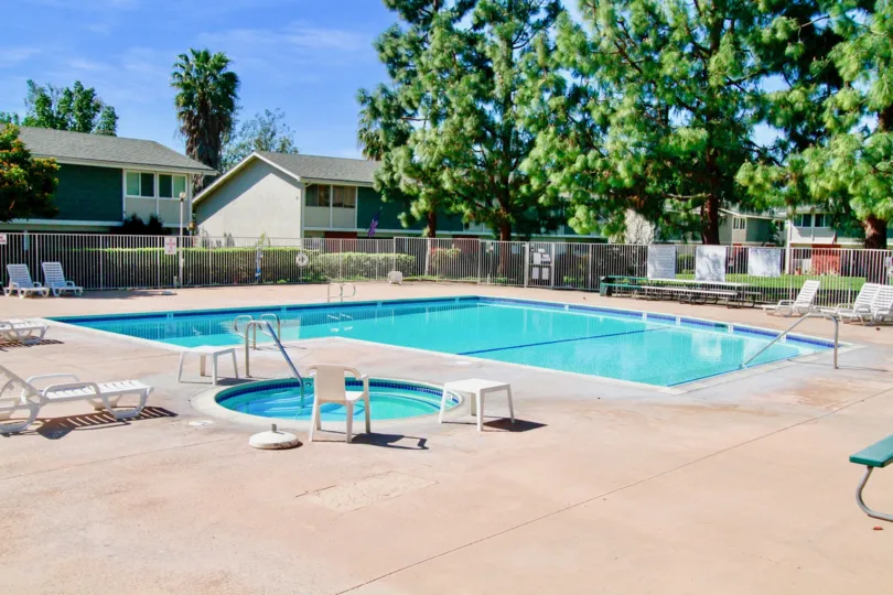 Tennessean House have Beautiful Pool inside at Santa Ana city in Califorina