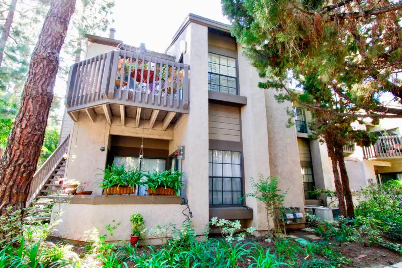 Woodlake House Building have Attractive Green Park Location at Santa Ana city in Califorina
