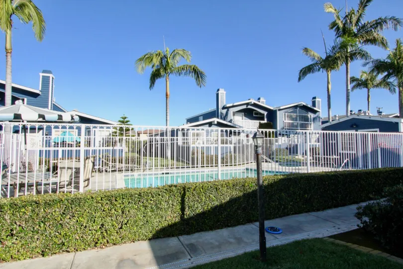 This lovely home boasts nearly 1400 sq/ft with an open downstairs and 2 very large dual masters, both featuring ensuite bathrooms.