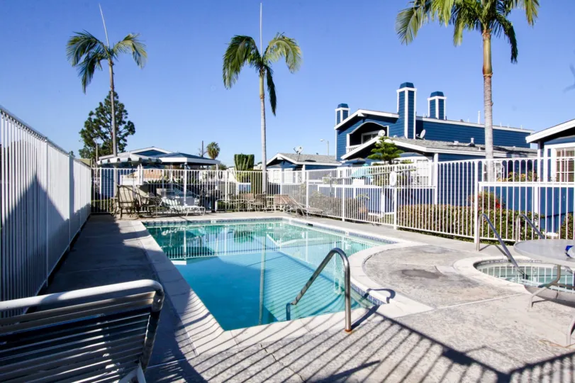 the bell cove is a world super swimming pool of the stanton city in california