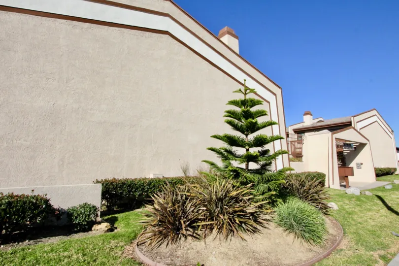 This is a Condo located at 10647 Bell Street #9, Stanton, CA. 10647 Bell St #9 has 2 beds, 2 ½ baths, and approximately 1, 518 square feet. The property was built in 1982. The average list price for similar homes for sale is $373, 569. 10647 Bell St #9 is