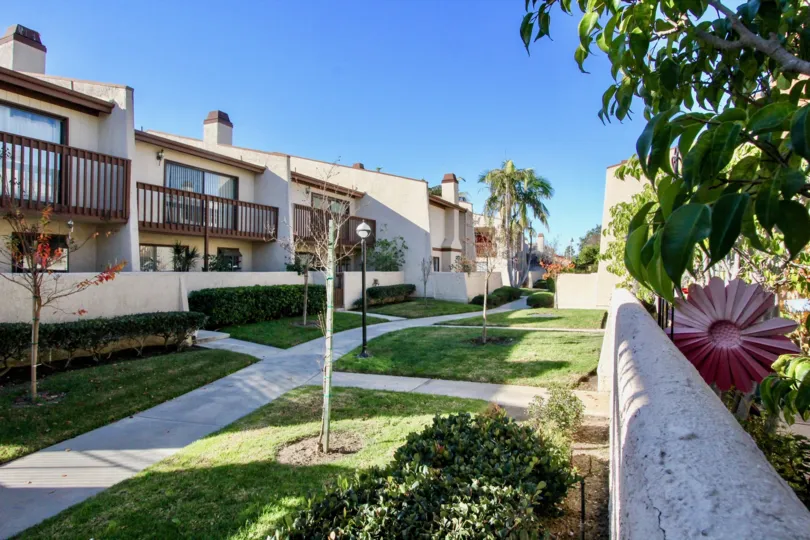 Open community parkways and walkways at the Bell Terrace