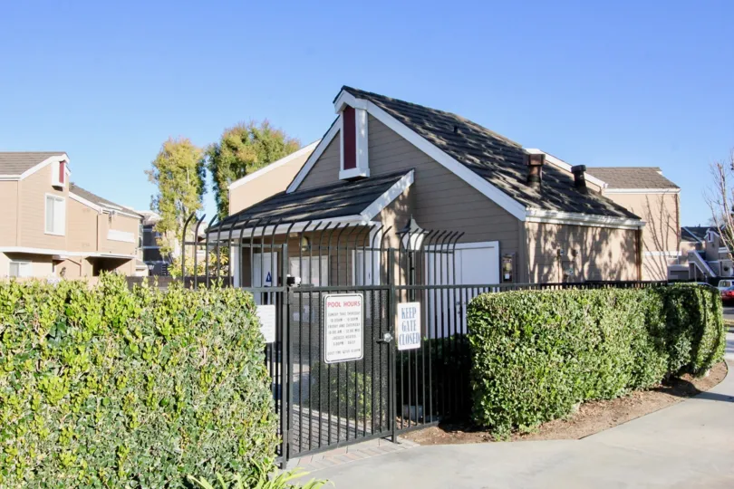 Briar Oaks ground level, 2 bedrooms/2 full baths condo located in the well-maintained, gated community of Briar Oaks features: private entrance and lovely front porch/patio. Open & flowing floor-plan with spacious living room adjacent to dining area. U-sh