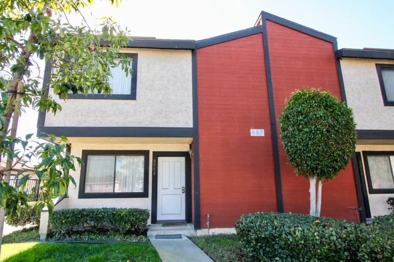 The real estate search: Chapman Villas | Homes for Sale in Stanton is brought to you courtesy of LivingSoCal, the premier SoCal Real Estate Search Site. If you would like more information about the real estate on this website, or would like to talk to a r