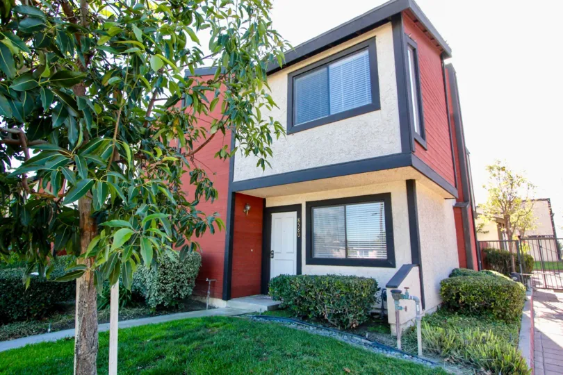 The real estate search: Chapman Villas | Homes for Sale in Stanton is brought to you courtesy of LivingSoCal, the premier SoCal Real Estate Search Site. If you would like more information about the real estate on this website, or would like to talk to a r