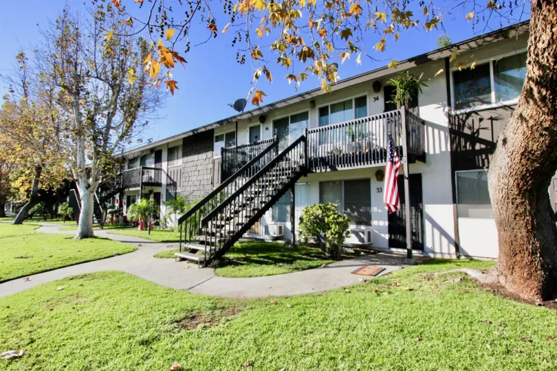the edgewood park is a greenish park of this stanton city in california