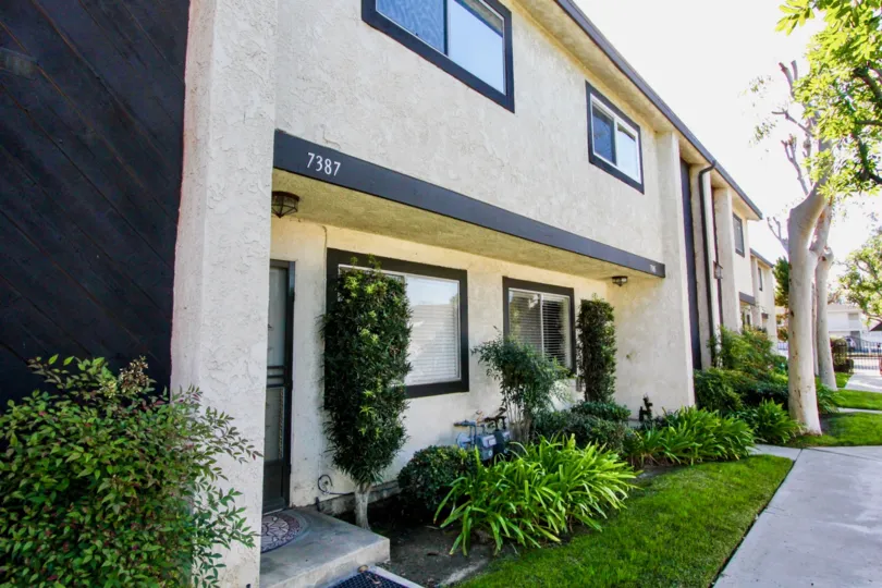 This property is the best price of 2-units in Orange County for investors or big family. The front house is Sqf. 1100 with 3 Bed / 1 BathThe back unit is Sqf. 900 Concreted building with 1 bath ( permitted ), Can be coverts to second unit ( Some work need
