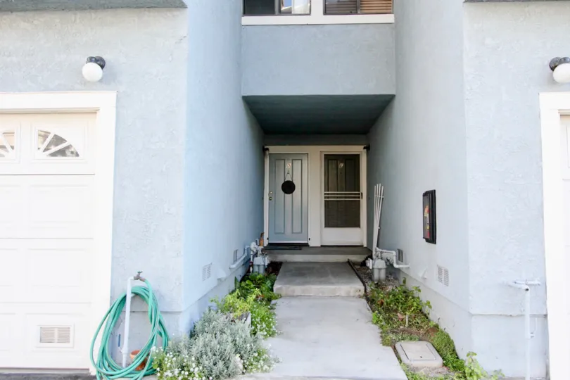 This home has an awesome location with a huge backyard, patio off of dining/family room and master bedroom.